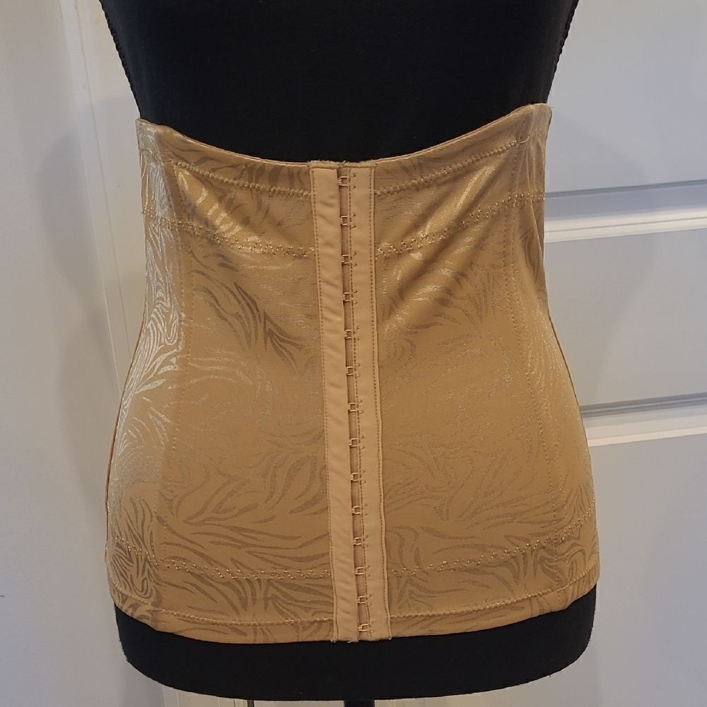 Elegant Tan Waist Cincher Maidenform sz 7/L